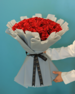 بوكيه 40 وردة جوري أحمر – تغليف سلفر أنيق