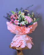 بوكيه ملاك – تنسيق فاخر من الزهور الموسمية الطبيعية