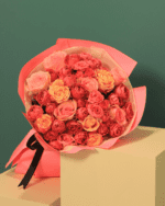 بوكيه "انغام الورد" – تنسيق جوري بدرجات وردية ودافئة